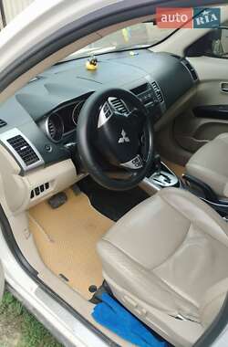Внедорожник / Кроссовер Mitsubishi Outlander 2008 в 