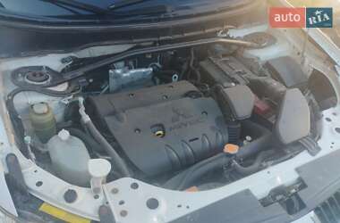 Внедорожник / Кроссовер Mitsubishi Outlander 2008 в 