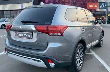 Внедорожник / Кроссовер Mitsubishi Outlander 2019 в 