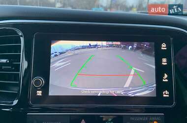 Внедорожник / Кроссовер Mitsubishi Outlander 2019 в 