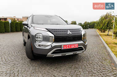 Внедорожник / Кроссовер Mitsubishi Outlander 2021 в 