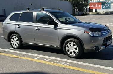 Внедорожник / Кроссовер Mitsubishi Outlander 2014 в 