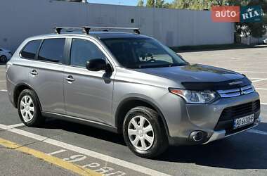 Внедорожник / Кроссовер Mitsubishi Outlander 2014 в 