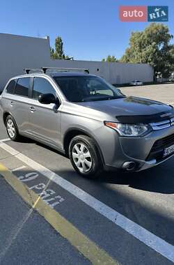 Внедорожник / Кроссовер Mitsubishi Outlander 2014 в 