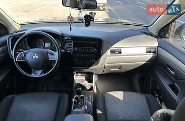 Внедорожник / Кроссовер Mitsubishi Outlander 2014 в 