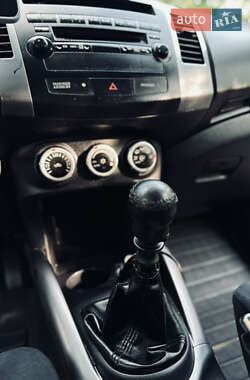 Внедорожник / Кроссовер Mitsubishi Outlander 2007 в 