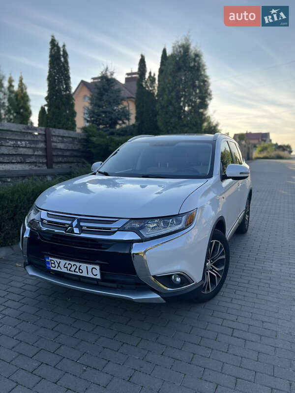 Позашляховик / Кросовер Mitsubishi Outlander 2015 в Хмельницькому