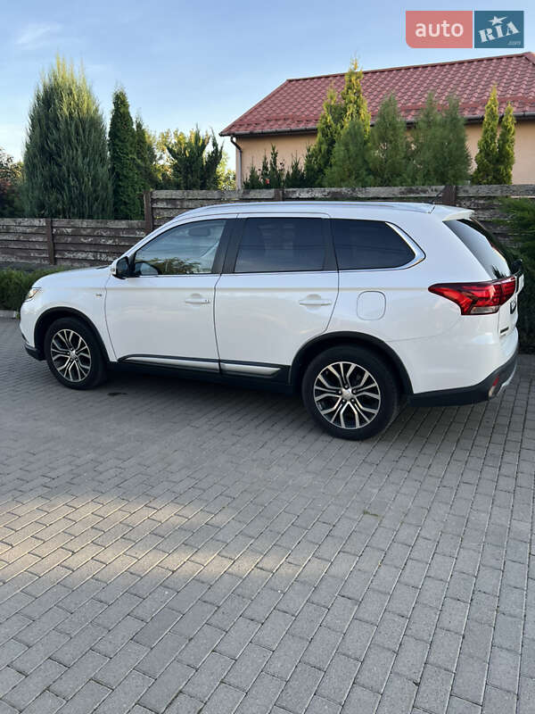 Позашляховик / Кросовер Mitsubishi Outlander 2015 в Хмельницькому