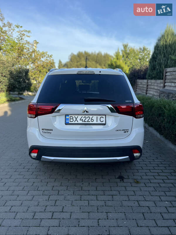 Позашляховик / Кросовер Mitsubishi Outlander 2015 в Хмельницькому