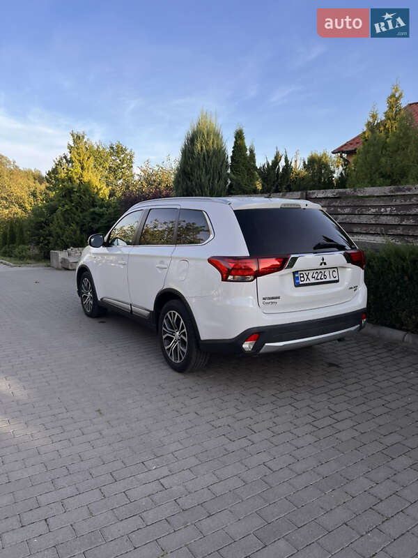 Позашляховик / Кросовер Mitsubishi Outlander 2015 в Хмельницькому