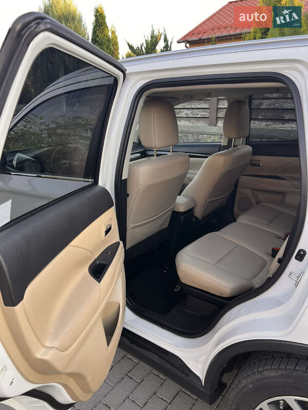 Позашляховик / Кросовер Mitsubishi Outlander 2015 в Хмельницькому