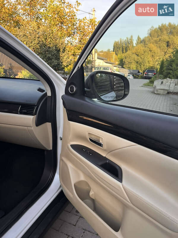 Позашляховик / Кросовер Mitsubishi Outlander 2015 в Хмельницькому