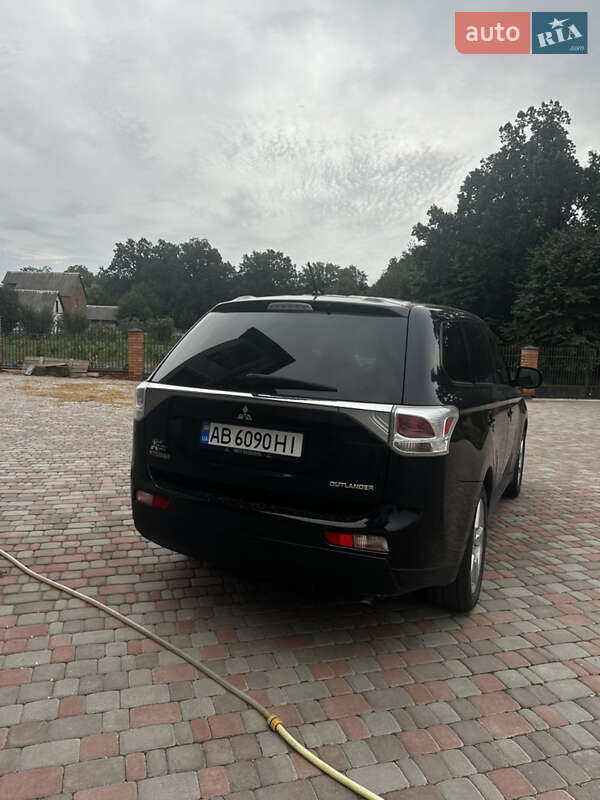 Внедорожник / Кроссовер Mitsubishi Outlander 2013 в Калиновке
