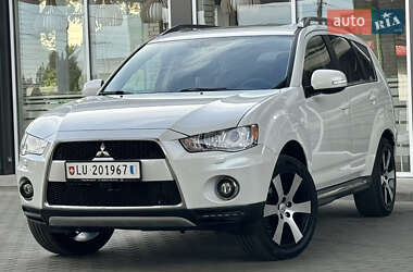 Внедорожник / Кроссовер Mitsubishi Outlander 2012 в 