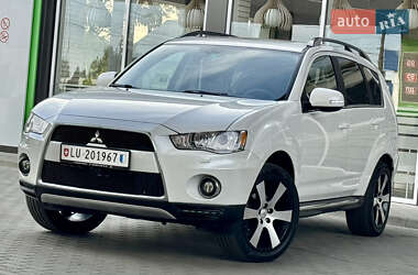 Внедорожник / Кроссовер Mitsubishi Outlander 2012 в 