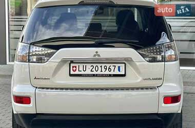 Внедорожник / Кроссовер Mitsubishi Outlander 2012 в 