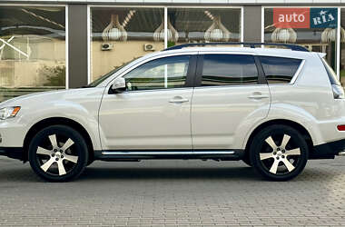 Внедорожник / Кроссовер Mitsubishi Outlander 2012 в 