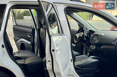 Внедорожник / Кроссовер Mitsubishi Outlander 2012 в 