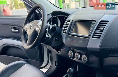 Внедорожник / Кроссовер Mitsubishi Outlander 2012 в 