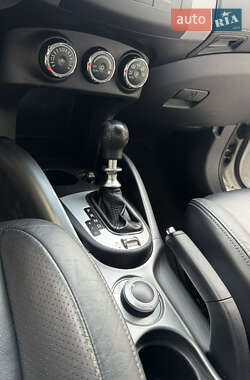 Внедорожник / Кроссовер Mitsubishi Outlander 2012 в 