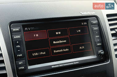Внедорожник / Кроссовер Mitsubishi Outlander 2012 в 