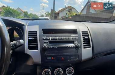 Позашляховик / Кросовер Mitsubishi Outlander 2012 в 
