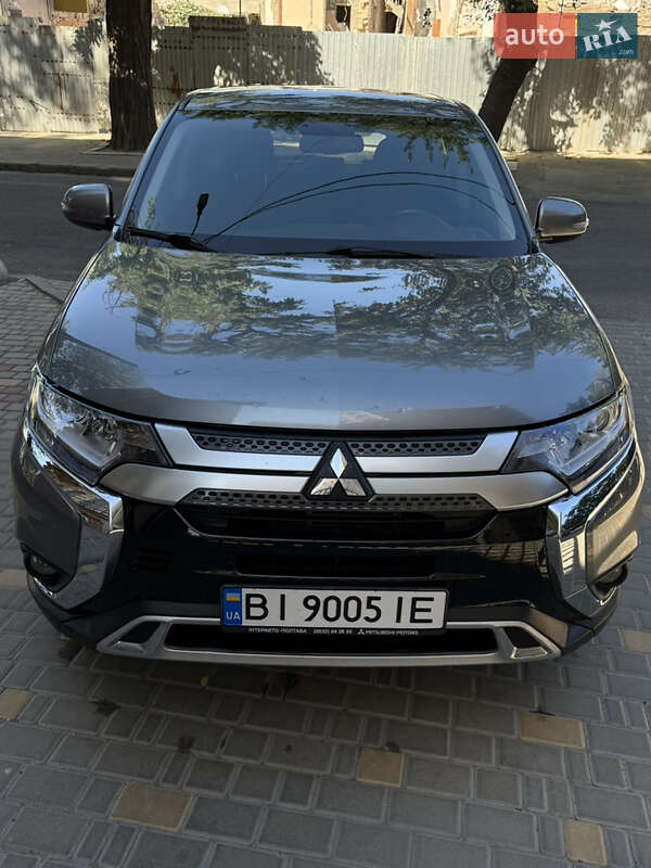Позашляховик / Кросовер Mitsubishi Outlander 2019 в Одесі
