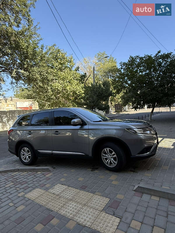 Позашляховик / Кросовер Mitsubishi Outlander 2019 в Одесі