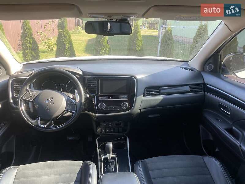 Позашляховик / Кросовер Mitsubishi Outlander 2018 в Києві
