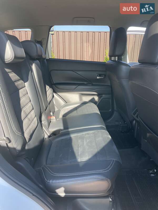 Позашляховик / Кросовер Mitsubishi Outlander 2018 в Києві