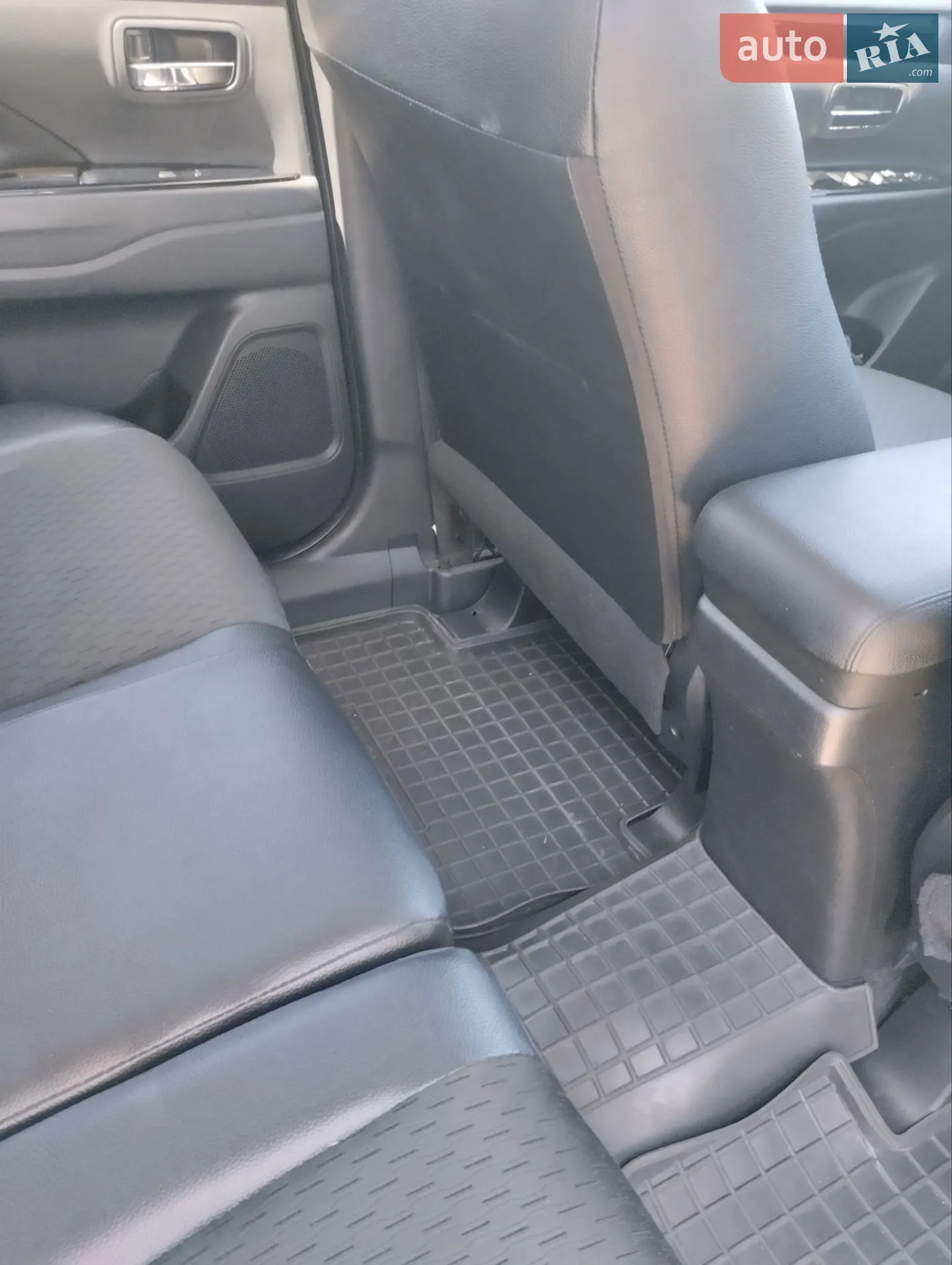 2014 Mitsubishi Outlander - мініатюра 3