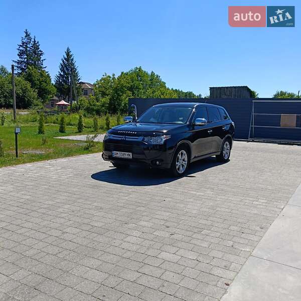 Позашляховик / Кросовер Mitsubishi Outlander 2014 в Житомирі