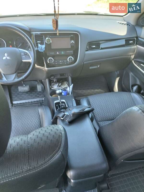 Позашляховик / Кросовер Mitsubishi Outlander 2014 в Житомирі