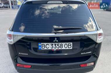 Внедорожник / Кроссовер Mitsubishi Outlander 2013 в 