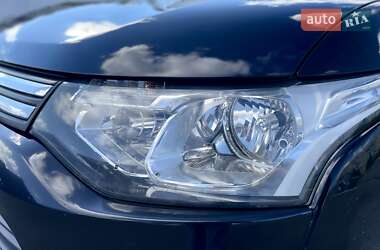 Внедорожник / Кроссовер Mitsubishi Outlander 2013 в 