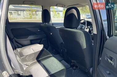Внедорожник / Кроссовер Mitsubishi Outlander 2013 в 