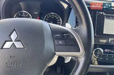 Внедорожник / Кроссовер Mitsubishi Outlander 2013 в 