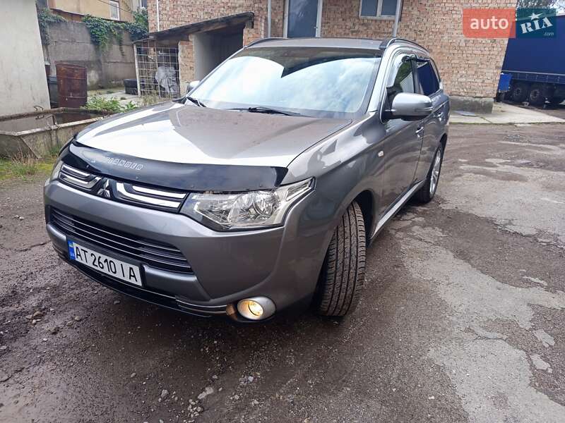 Внедорожник / Кроссовер Mitsubishi Outlander 2012 в 