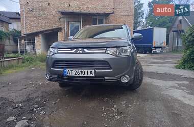 Внедорожник / Кроссовер Mitsubishi Outlander 2012 в 