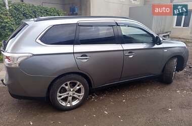 Внедорожник / Кроссовер Mitsubishi Outlander 2012 в 