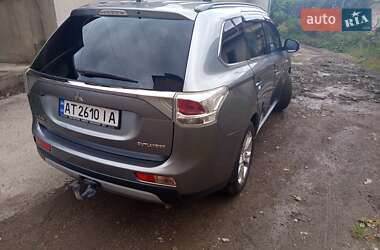Внедорожник / Кроссовер Mitsubishi Outlander 2012 в 