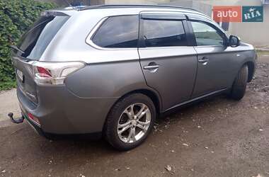 Внедорожник / Кроссовер Mitsubishi Outlander 2012 в 