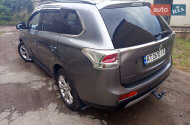 Внедорожник / Кроссовер Mitsubishi Outlander 2012 в 