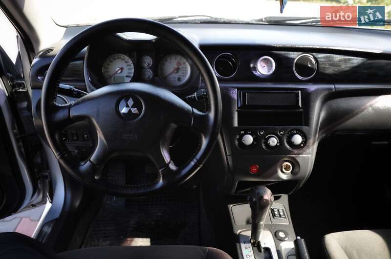 Внедорожник / Кроссовер Mitsubishi Outlander 2004 в Полтаве
