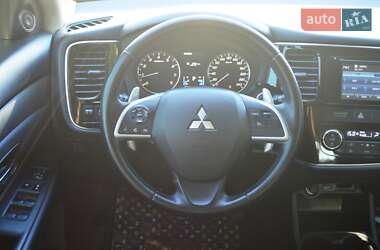 Внедорожник / Кроссовер Mitsubishi Outlander 2013 в 