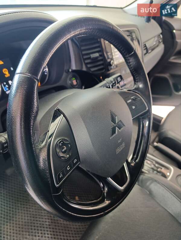 Позашляховик / Кросовер Mitsubishi Outlander 2016 в Білій Церкві фото 26 Позашляховик / Кросовер Mitsubishi Outlander 2016 в Білій Церкві