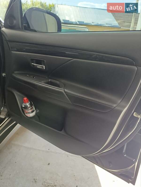 Позашляховик / Кросовер Mitsubishi Outlander 2016 в Білій Церкві фото 28 Позашляховик / Кросовер Mitsubishi Outlander 2016 в Білій Церкві