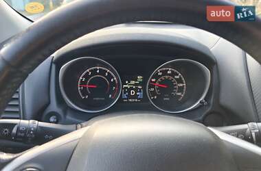 Внедорожник / Кроссовер Mitsubishi Outlander 2015 в 