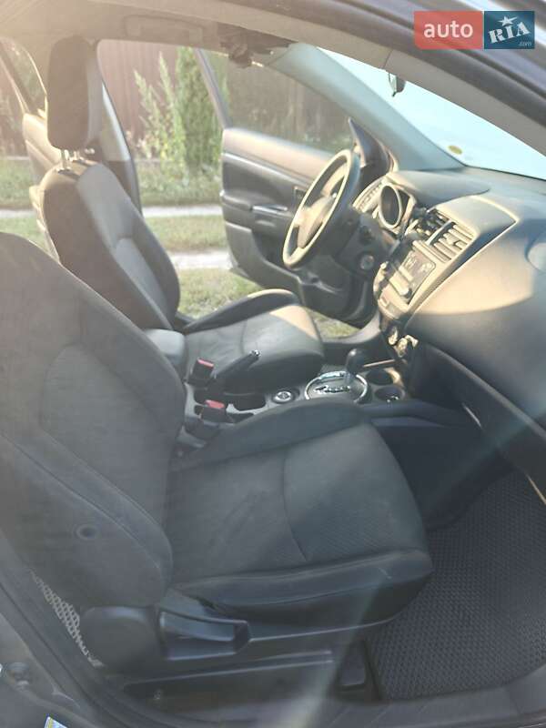 Позашляховик / Кросовер Mitsubishi Outlander 2015 в Києві