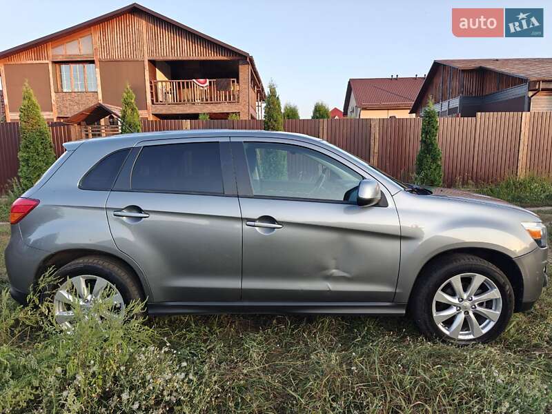 Позашляховик / Кросовер Mitsubishi Outlander 2015 в Києві